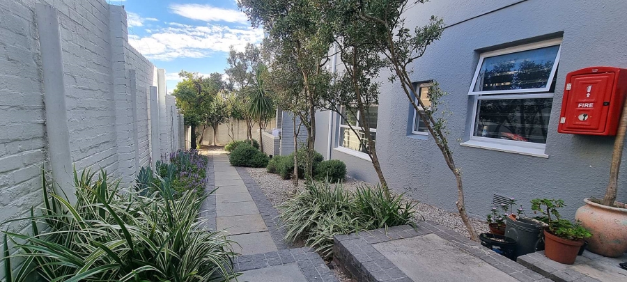 1 Bedroom Property for Sale in Vredehoek Western Cape